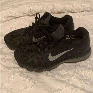 Women’s black Nike Airmax
